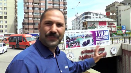 Virajı alamayan araçlar viyadük duvarına çarpıyor