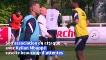 Football : les Bleus à l'entraînement avec Benzema