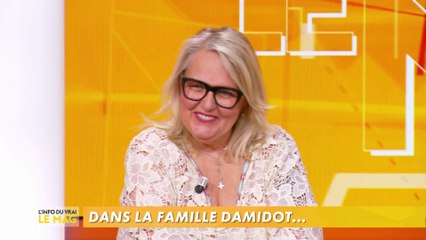 Valérie et Roxane Damidot présentent leur BD "La terrible époque des sous-pulls acrylique"