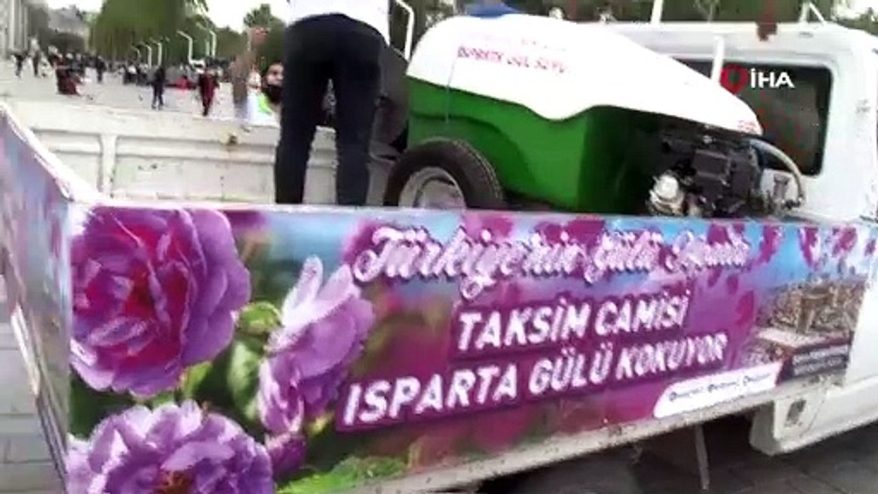 Taksim Camisinin çevresi 25 ton gül suyu ile yıkandı