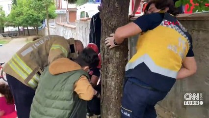 Parmağı banktaki deliğe sıkıştı