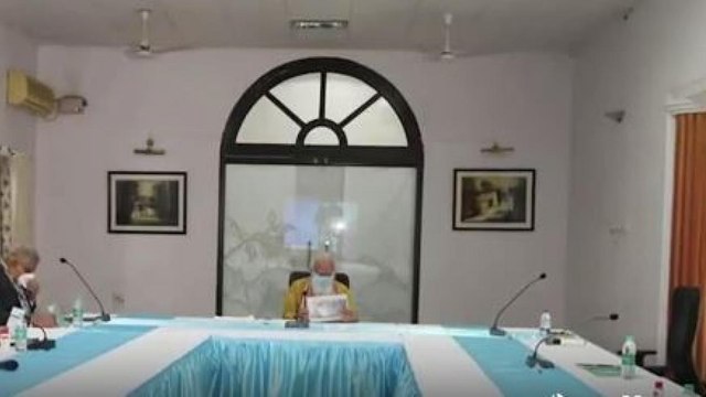 Mamata arrives 30 min late for review meet with PM Modi