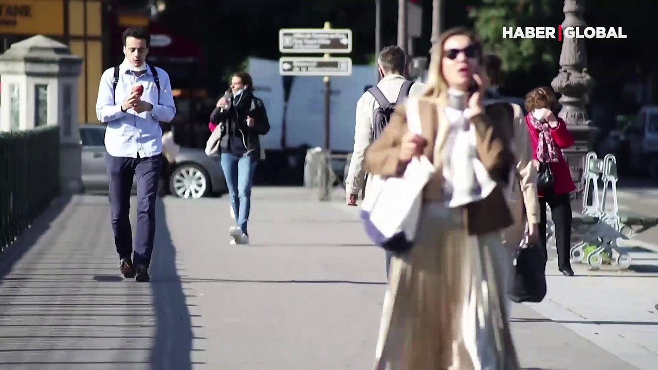 Fransa'da yasaklar kalktı sokaklar doldu