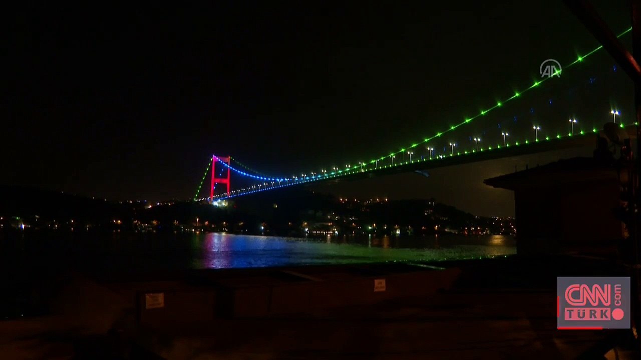 Azerbaycan'da cumhuriyetin 103'ncü yıl dönümü... Köprüler "kırmızı, mavi, yeşil"