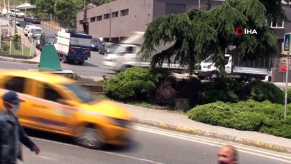 Kaldırımda yürüyen genç canından oluyordu... Dehşet anlar kamerada