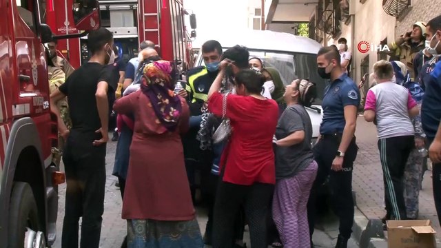 Bahçelievler’de yangın paniği: 3’ü bebek 12 kişi itfaiye merdiveniyle tahliye edildi