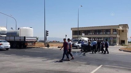 Son dakika haberi... Hasarlı trafik kazası sonrası sürücüler arasında gerginlik yaşandı