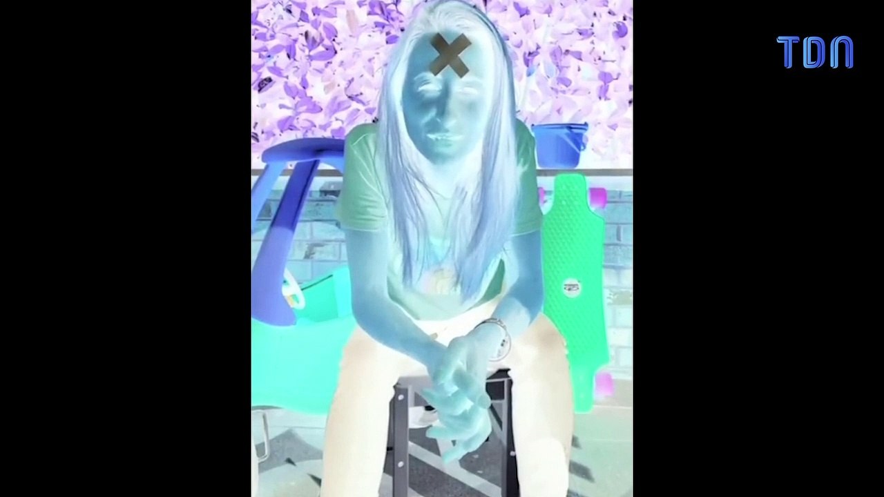 Cette vidéo en noir et blanc apparait en couleurs !