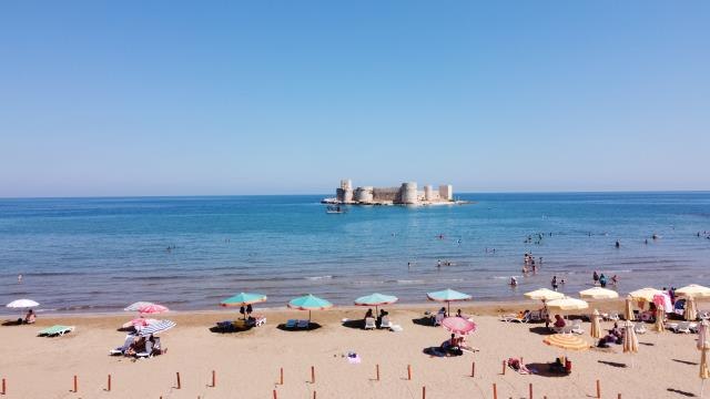 Mersin Kızkalesi'nde turizm sezonu Kovid-19 tedbirleri alınarak açıldı
