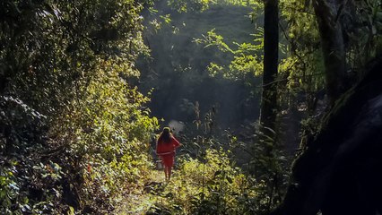 Señorita Maria, la Falda de la Montaña (Trailer HD)
