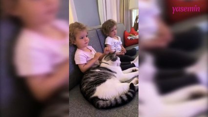 Fenomen ikizlerden Lina'nın kedi sevgisi!
