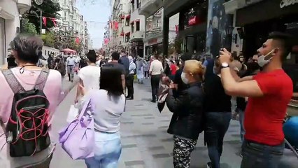 "Mafya düzenini yıkacağız" pankartı açan gençler gözaltına alındı!