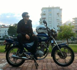 ELEKTRİK DİREĞİNE ÇARPAN MOTOSİKLETİN SÜRÜCÜSÜ ÖLDÜ