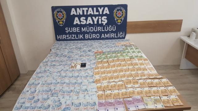 Antalya'da evden para ve ziynet eşyası çalan şüpheli yakalandı
