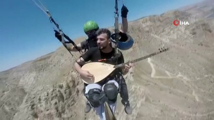 - Siirtli genç gökyüzünde saz çalıp şarkı söyledi
