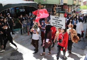 HAKKARİ'DE EVLAT NÖBETİNE KATILAN ANNE YA OĞLUMU VERECEKLER YA DA CANIMI ALACAKLAR