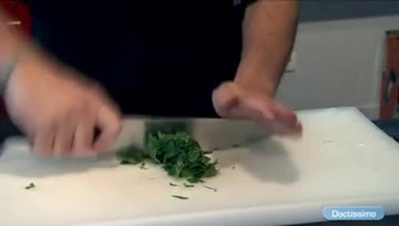 Filet de daurade royale aux petits légumes avec un glaçon d’huile d’olive extra vierge à la coriandre