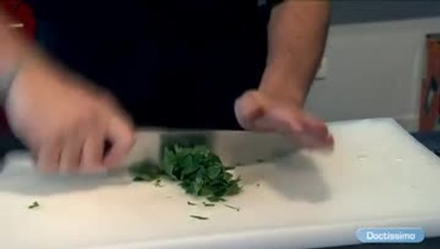 Filet de daurade royale aux petits légumes avec un glaçon d’huile d’olive extra vierge à la coriandre