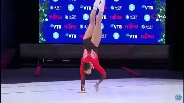 Milli cimnastikçi Ayşe Begüm Onbaşı dünya şampiyonu oldu