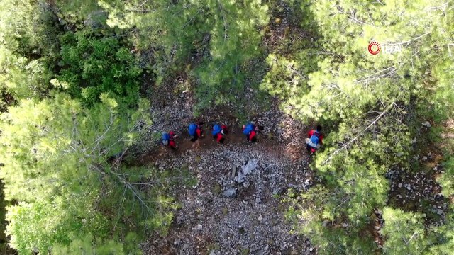 Ukraynalı kayıp kadın dağcı havadan karadan taranıyor