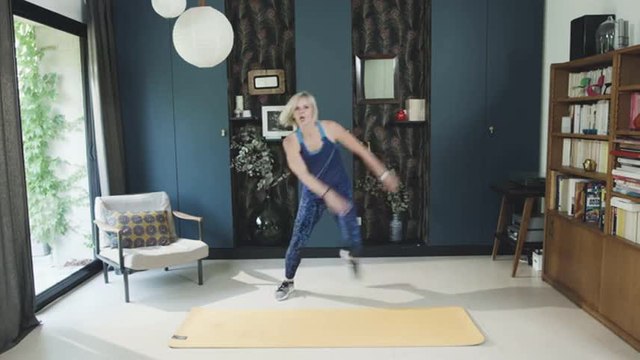 Training pour perdre ses poignées d’amour (15 min) - Fitness Master Class