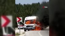 Hastane dönüşünde yanan ambulans küle döndü