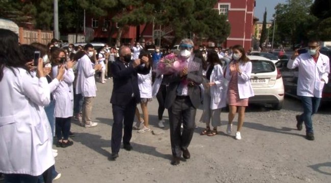 İstanbul Tıp Fakültesi öğrencilerinden hocalarına anlamlı sürpriz