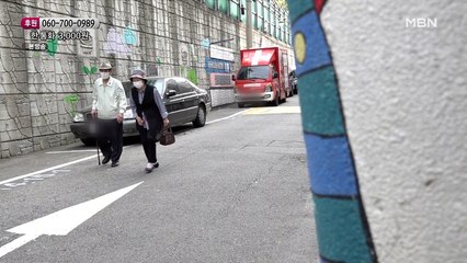 힘들게 걸어서 병원을 찾은 조부모님