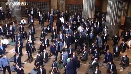 شاهد: إردوغان يفتتح مسجداً في ساحة تقسيم "معقل معارضيه" في إسطنبول