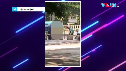 Viral Driver Ojol Beri Pakaiannya ke ODGJ Tanpa Busana