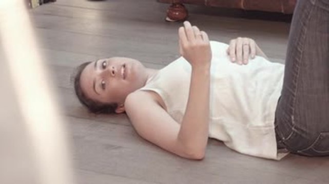 Les positions pour accoucher avec le ballon