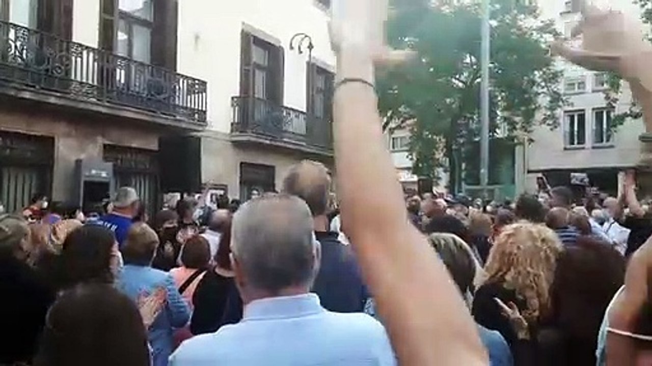 Manifestació contra el sistema de recollida de residus d'Ada Colau /  Porta a Porta Sant Andreu