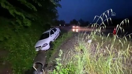DÜZCE - Kaza yapan sürücü olay yerini terk edince ekipler bölgede yaralı aradı