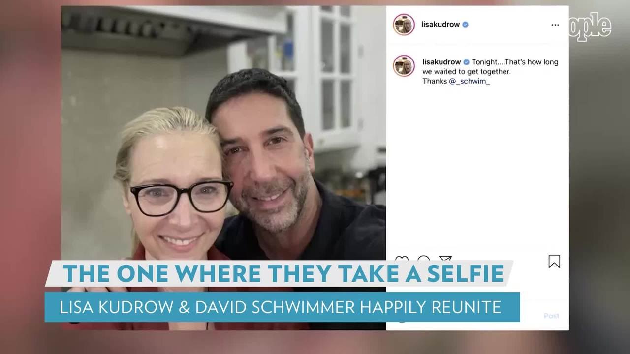 Lisa Kudrow and David Schwimmer Hang Out Following Friends Reunion: 'That's How Long We Waited'