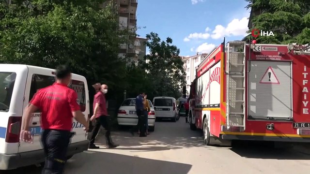 Arkadaşıyla kavga eden alkollü şahıs balkondan sarktı, ekiplere direndi