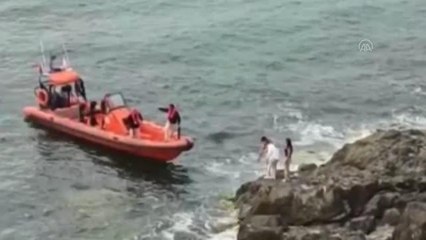 Sarıyer'de kayalıklarda mahsur kalan iki kişi kurtarıldı