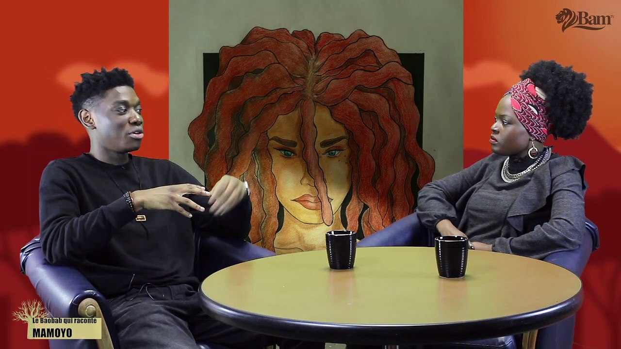 Mamoyo le jeune artiste peintre sous le Baobab qui