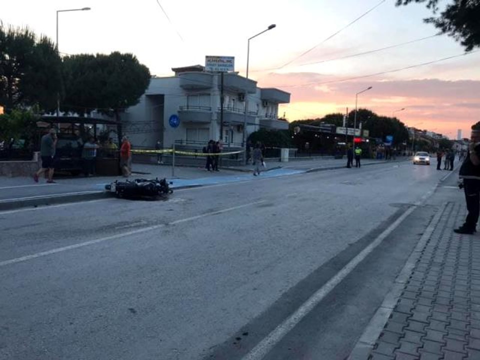Kontrolden çıkan motosiklet önce kaldırıma ardından yayaya çarptı: 2'si ağır 3 yaralı