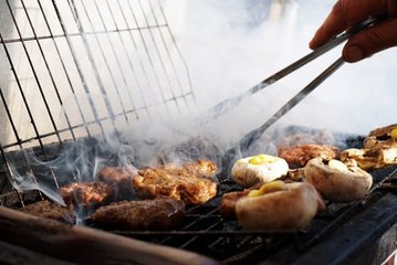 Mistakes Everyone Makes When Grilling