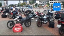 Motociclistas se unem em manifestação após morte de entregador