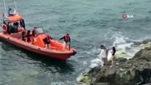 Sarıyer'de kayalıklarda mahsur kalan iki kişiyi kıyı emniyeti ekipleri kurtardı