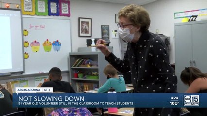 Scottsdale woman continues volunteering to teach art of penmanship to students at age 91