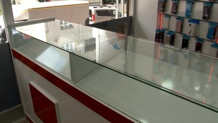 Arnavutköy'de telefon bayiini soydular: 150 Bin TL'lik cihaz çaldılar