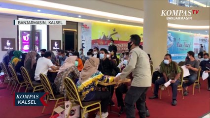 Vaksinasi di Pusat Perbelanjaan, Bagi Para Lansia Dihadiahi Voucer Belanja