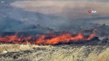 Diyarbakır'da korkutan anız yangını... Yangın çevredeki akaryakıt ve ağaçlık alana sıçramadan söndürüldü