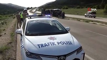 Tır kontrolden çıkıp devrildi, sürücü ölümden döndü