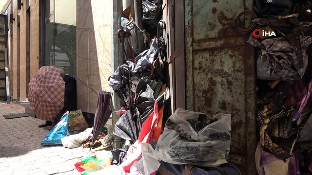 Samsun’un tek şemsiye tamircisi 57 yıldır bu mesleği icra ediyor