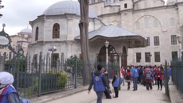 Fethin 568. yıl dönümü - Vali Yerlikaya ve İBB Başkanı İmamoğlu Fatih Sultan Mehmet Han'ın türbesini ziyaret etti