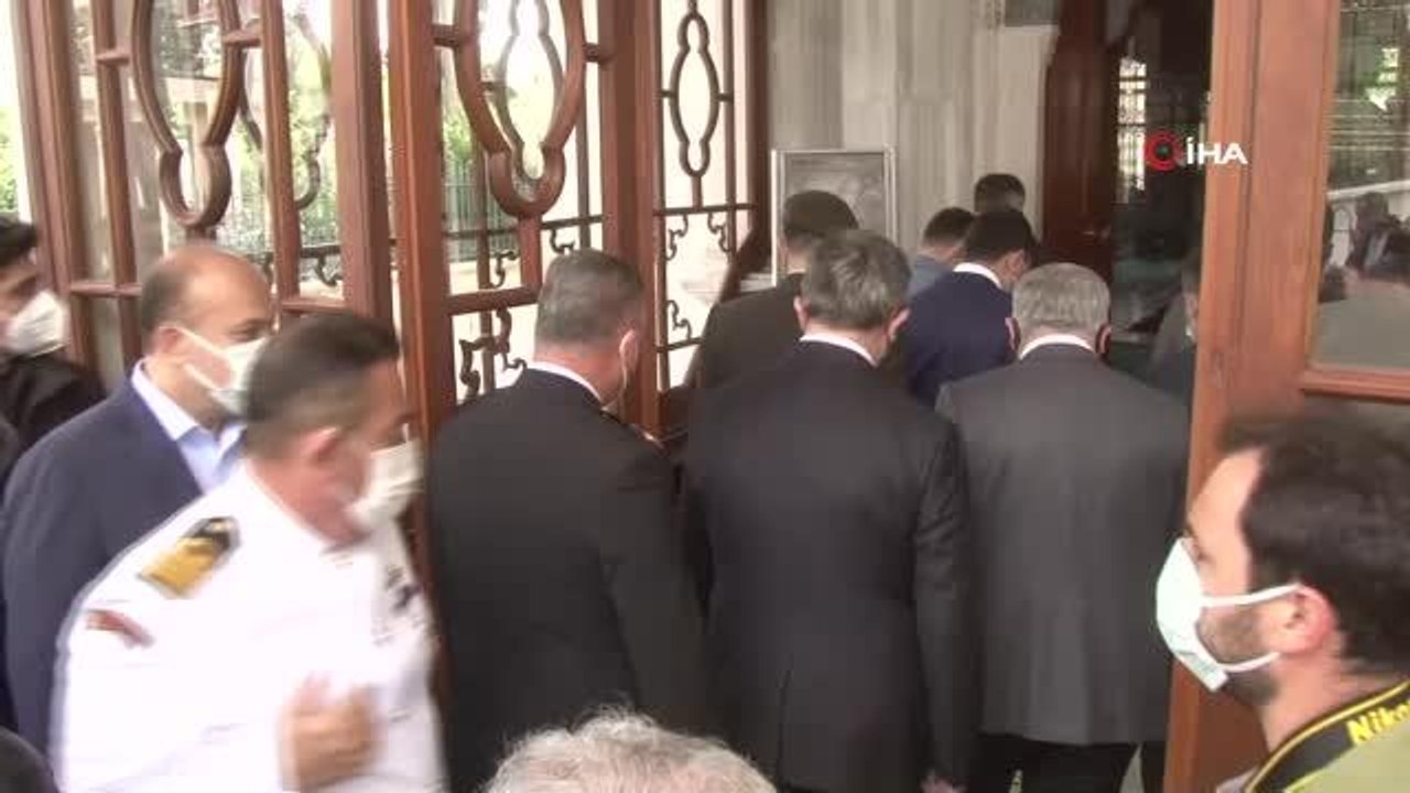 İstanbul Valiliği, fethin yıl dönümünde Fatih Sultan Mehmet'in Türbesi'nde anma töreni düzenlendi