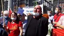 Manifestation en chanson des défenseurs des langues régionales devant le Rectorat à Limoges